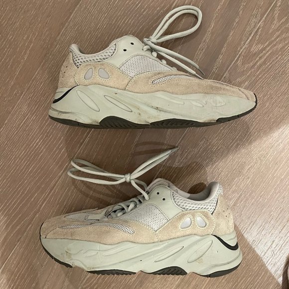 Yeezy 700 V2 Hospital Blue - Picture 3 of 3